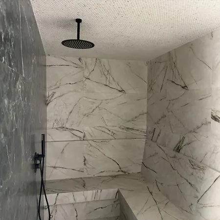 With A Private Pool And 埃斯特波纳