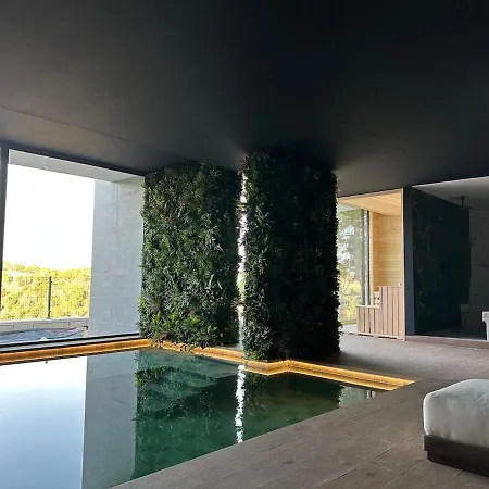 度假居 With A Private Pool And 埃斯特波纳