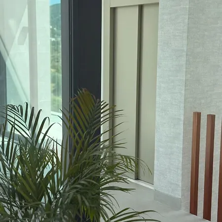 With A Private Pool And * 埃斯特波纳