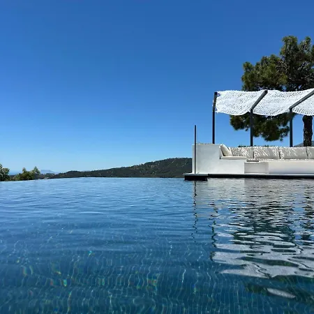 With A Private Pool And Dom wakacyjny *