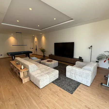 度假居 With A Private Pool And *