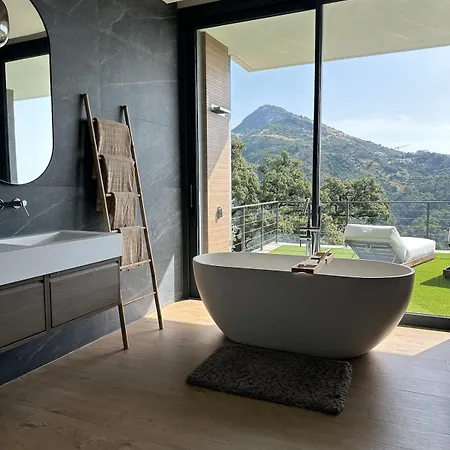 With A Private Pool And 度假居