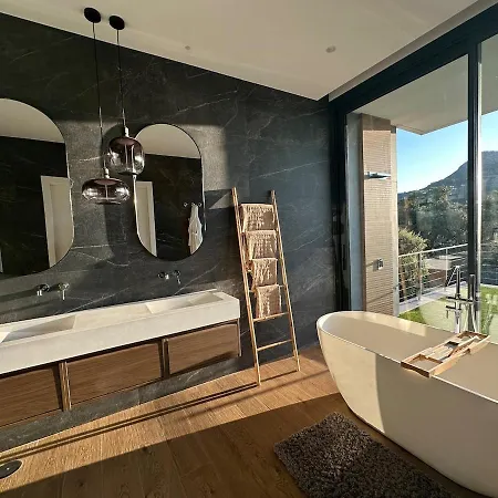 度假居 With A Private Pool And *