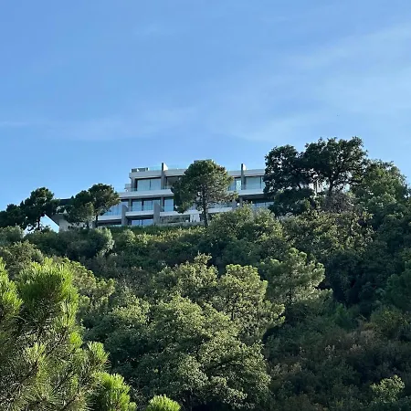 With A Private Pool And 度假居 埃斯特波纳