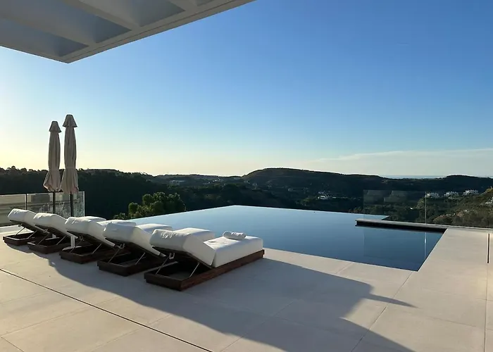 Hébergement de vacances With A Private Pool And *