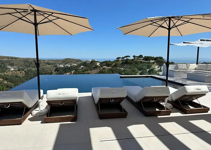 Hébergement de vacances With A Private Pool And *