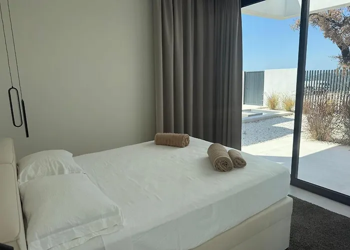 With A Private Pool And Hébergement de vacances