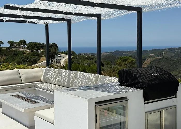 With A Private Pool And Сasa de vacaciones