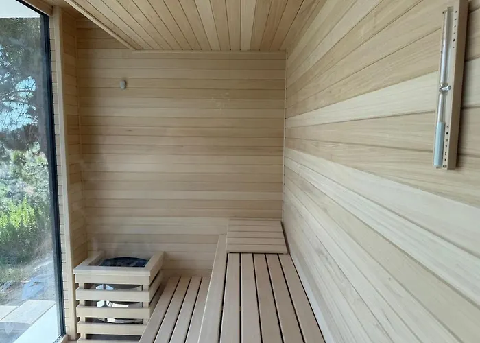 With A Private Pool And Сasa de vacaciones *