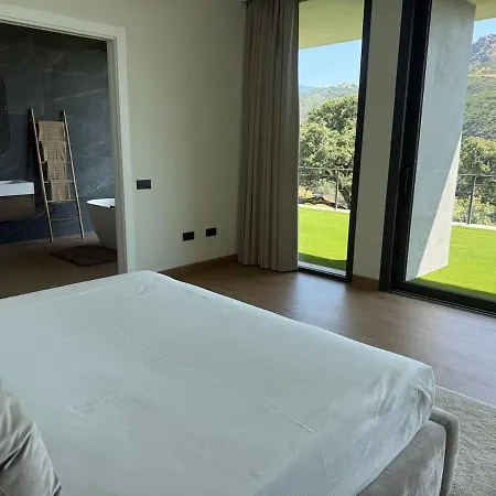 With A Private Pool And Prázdninový dům Estepona