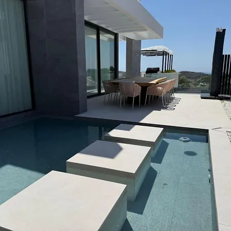 With A Private Pool And Prázdninový dům *
